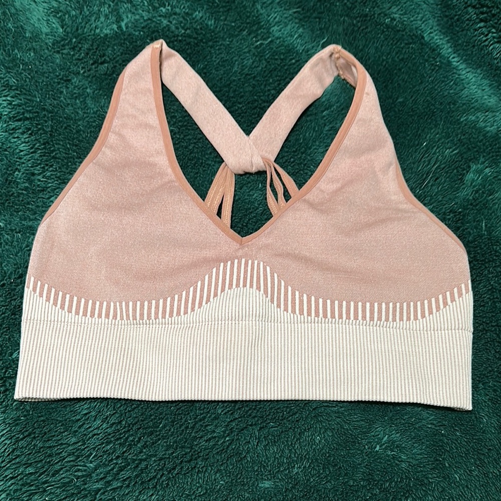 Good American sports bra and workout pants
